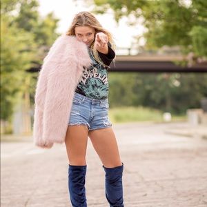 U enjoy my moms closet!